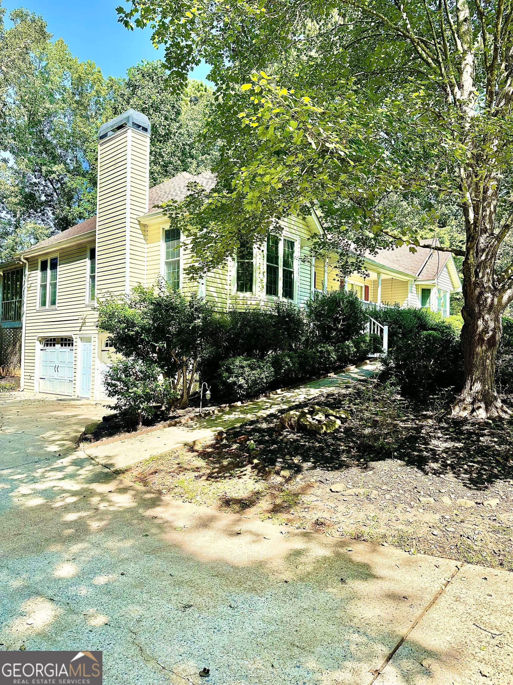 4 bedroom, 3 bathroom, 2,798 sq ft single family residence for sale at 439 Abbington Lane, Douglasville, GA 30134 — photo 1 of 40