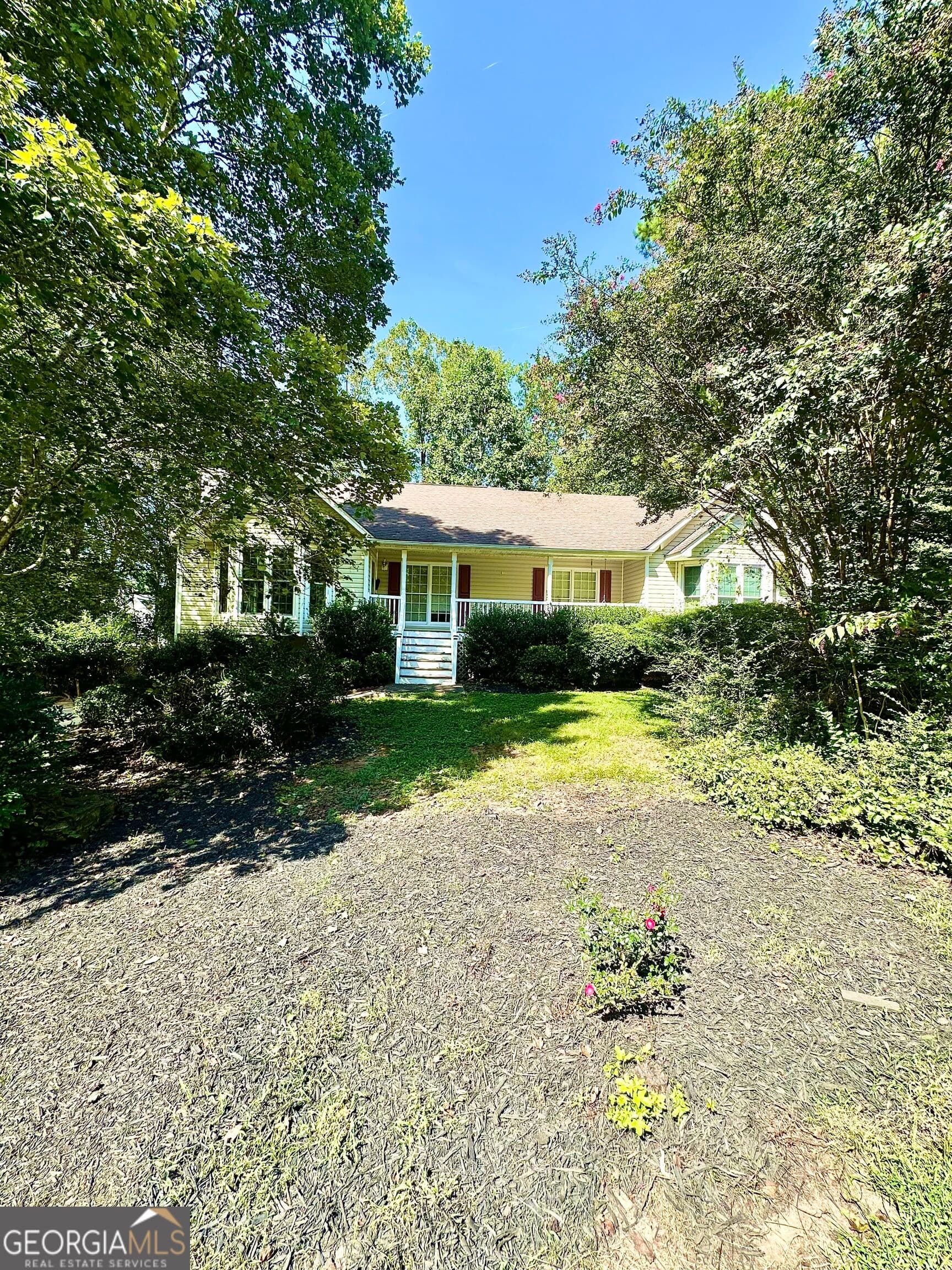 4 bedroom, 3 bathroom, 2,798 sq ft single family residence for sale at 439 Abbington Lane, Douglasville, GA 30134 — photo 4