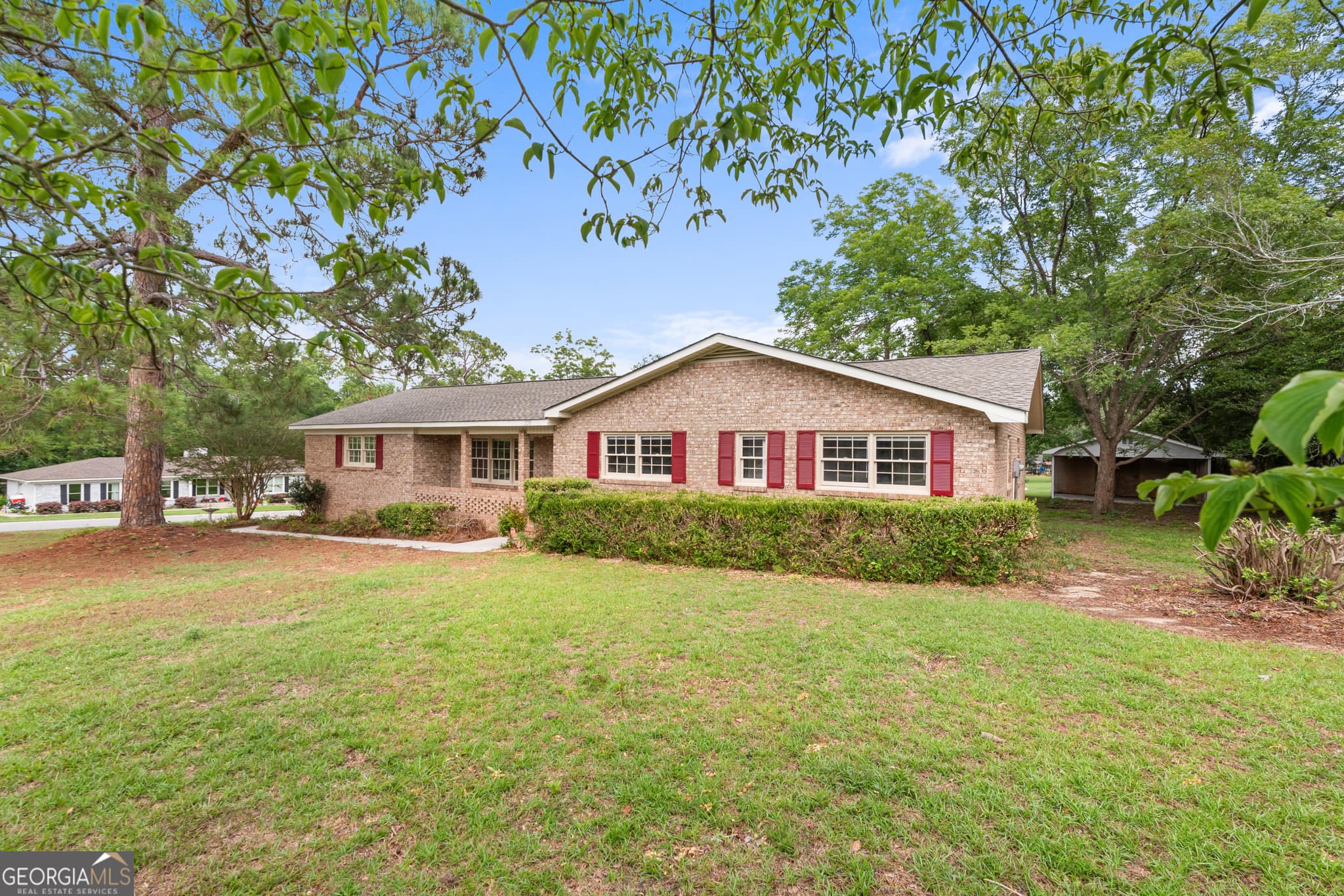 3 bedroom, 2 bathroom, 1,844 sq ft single family residence for sale at 228 Allenwood Drive, Statesboro, GA 30458 — photo 2