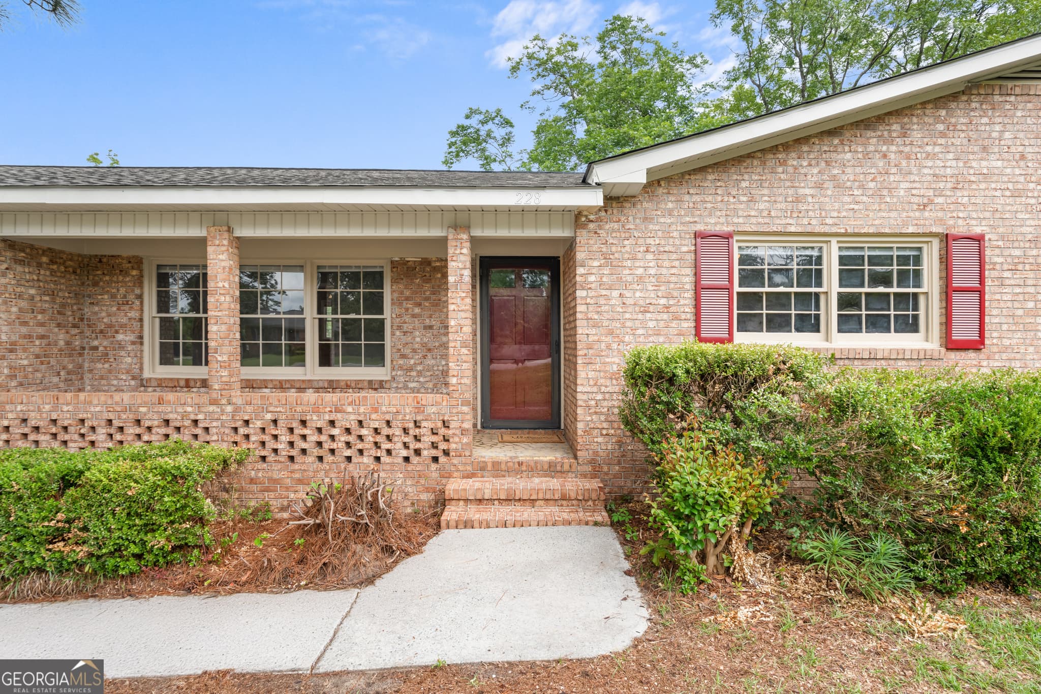 3 bedroom, 2 bathroom, 1,844 sq ft single family residence for sale at 228 Allenwood Drive, Statesboro, GA 30458 — photo 3