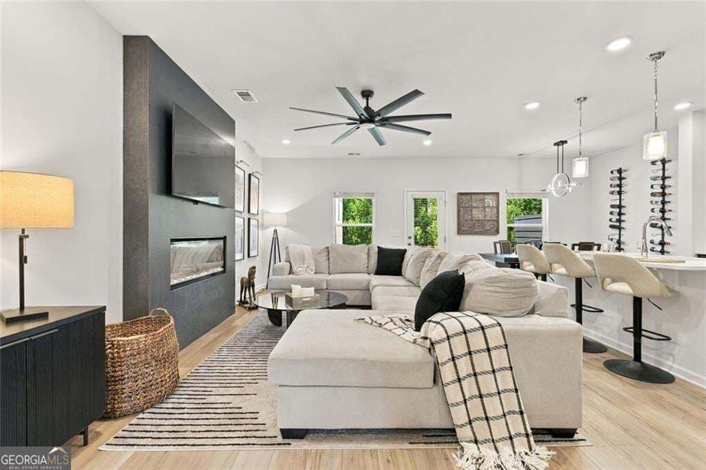 3 bedroom, 2.5 bathroom, 1,874 sq ft townhouse for sale at 1170 Chastain Drive, Sugar Hill, GA 30518 — photo 9