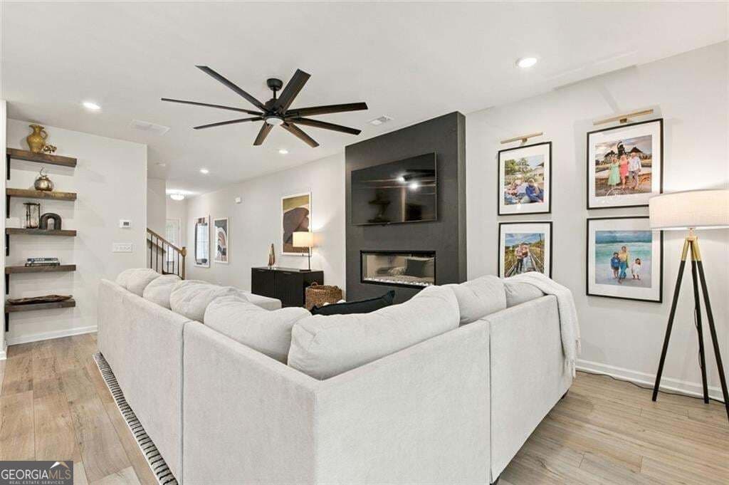 3 bedroom, 2.5 bathroom, 1,874 sq ft townhouse for sale at 1170 Chastain Drive, Sugar Hill, GA 30518 — photo 8
