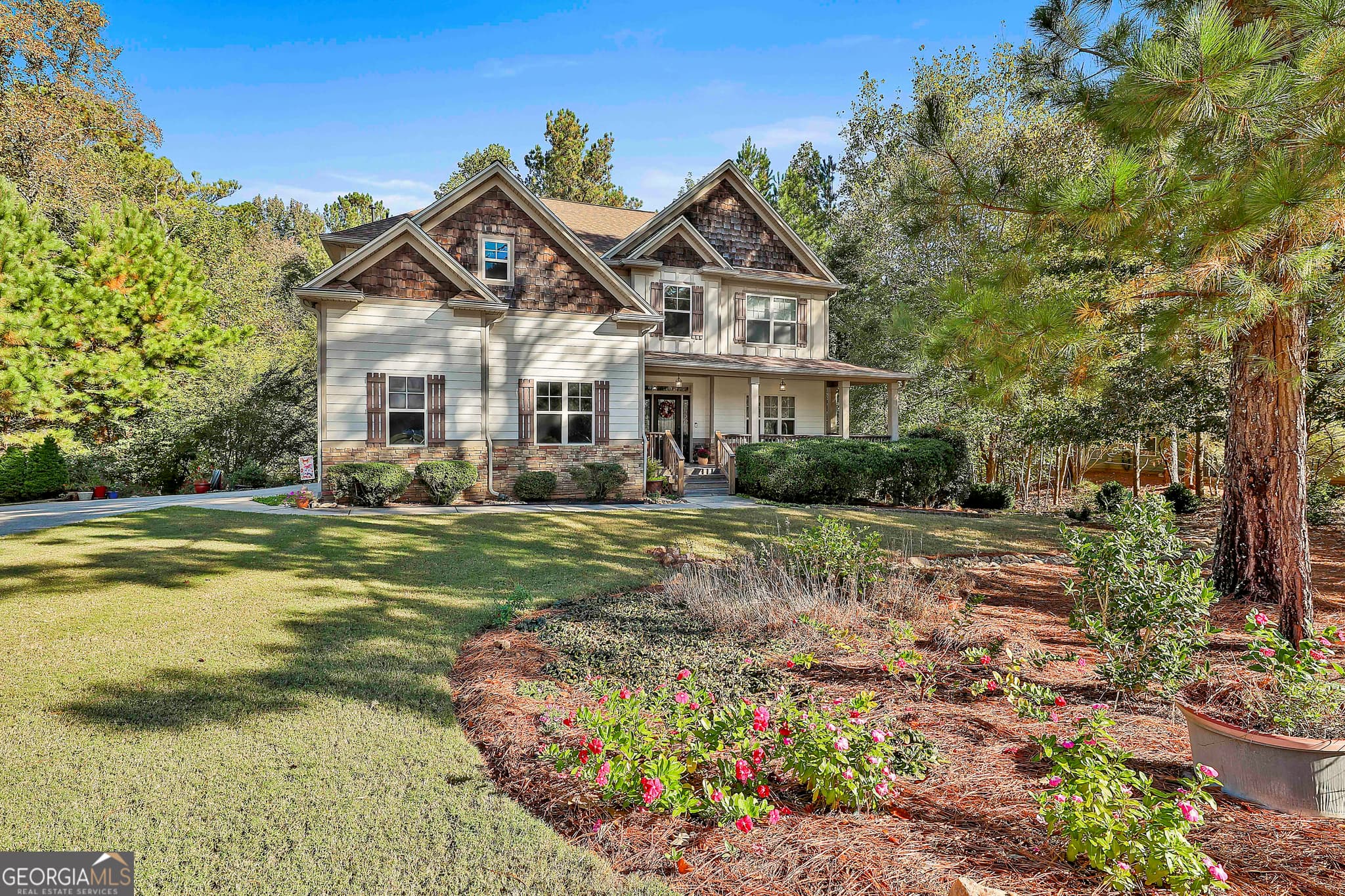4 bedroom, 3 bathroom, 3,477 sq ft single family residence for sale at 120 Meadow View Glen, Newnan, GA 30265 — photo 1 of 89