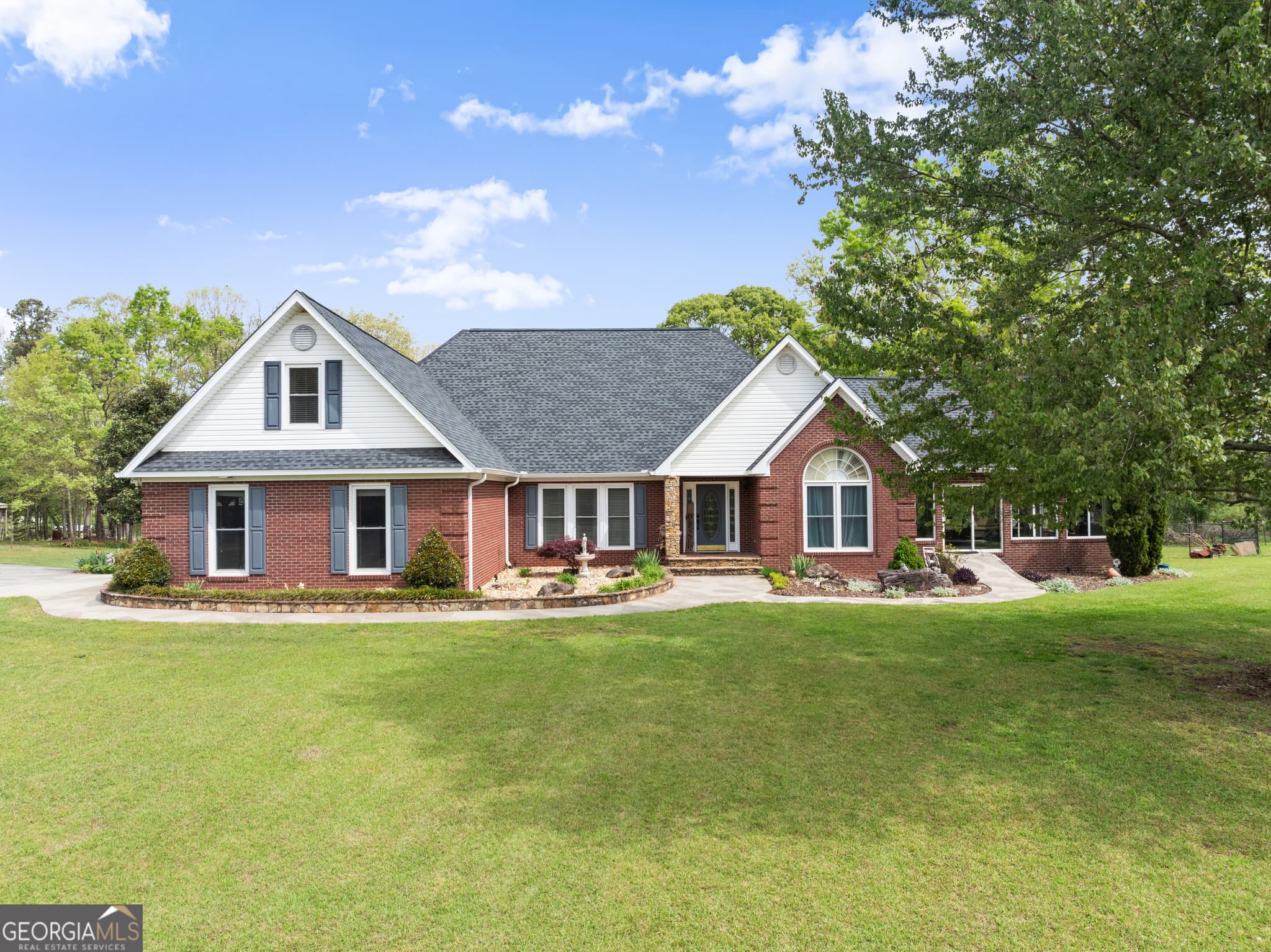 5 bedroom, 3 bathroom, 4,182 sq ft single family residence for sale at 4841 Cobb Griffin Road, Gillsville, GA 30543 — photo 2