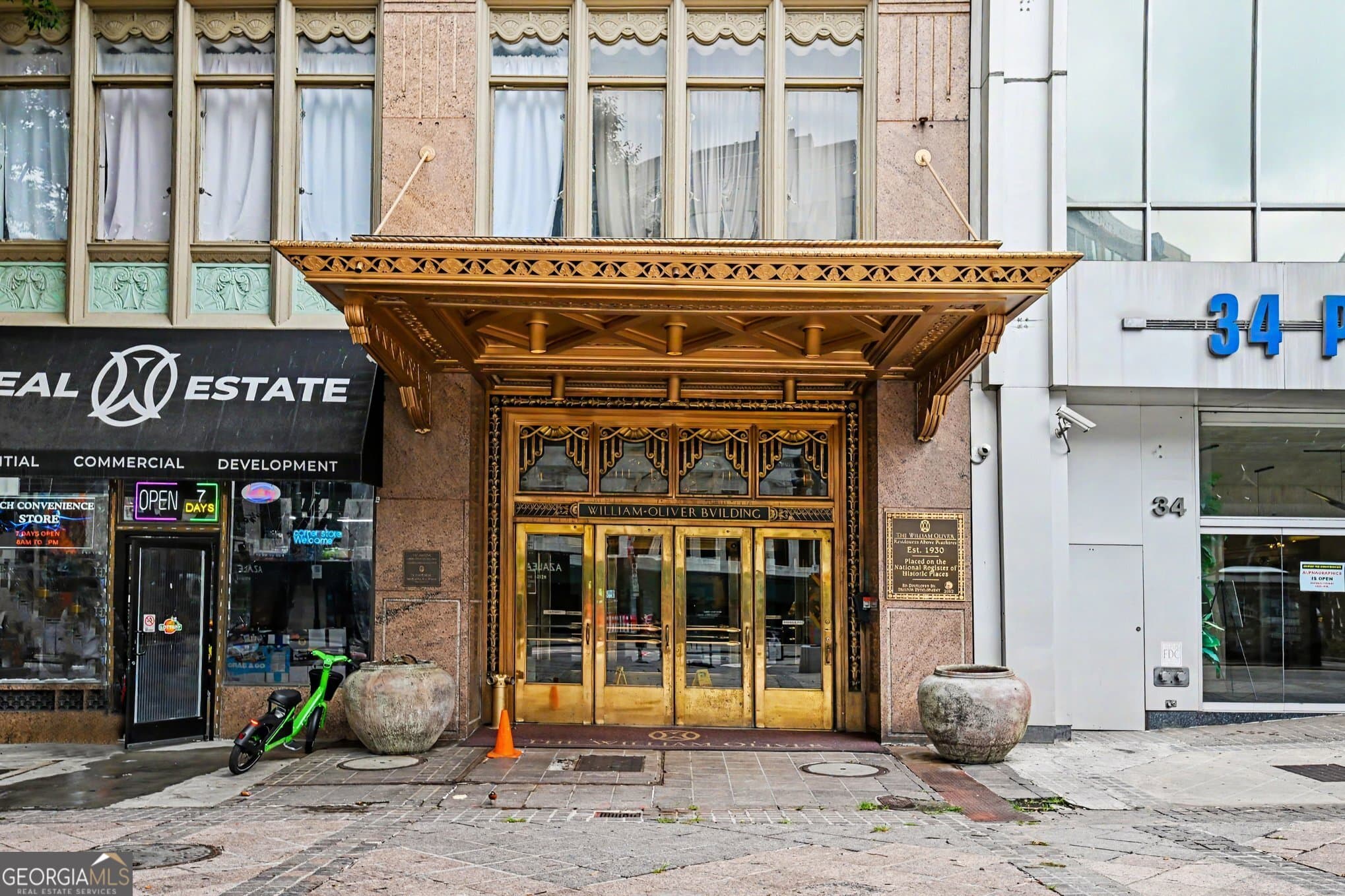 2 bedroom, 2 bathroom, 902 sq ft condominium sold at 32 Peachtree Street 1204, Atlanta, GA 30303