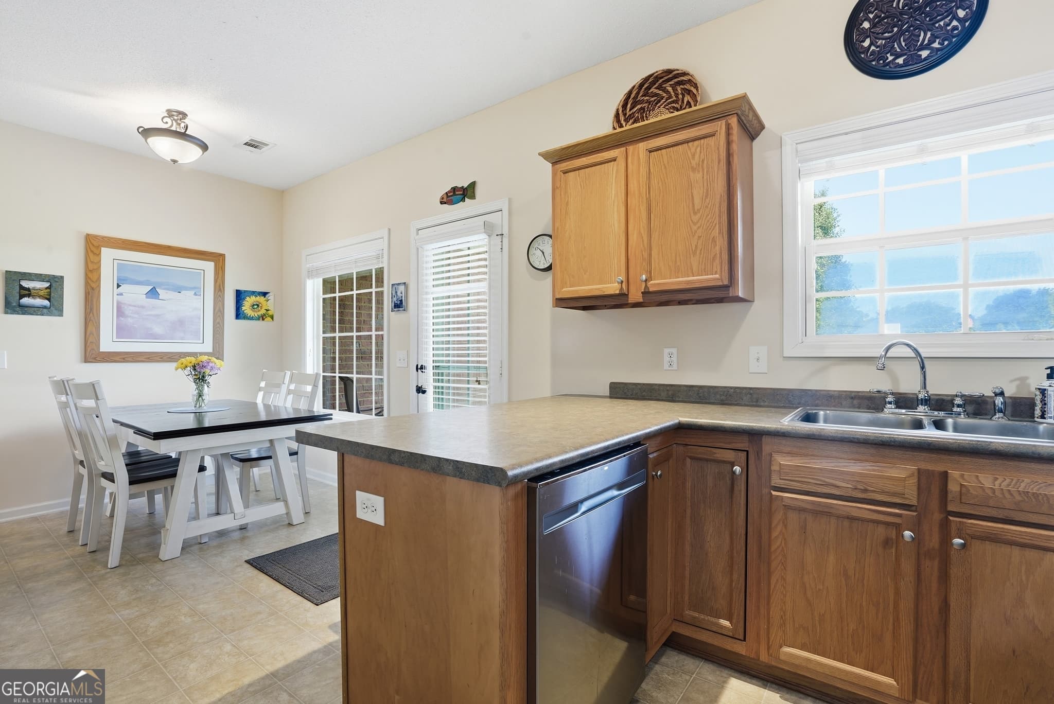 3 bedroom, 2 bathroom, 1,892 sq ft single family residence for sale at 402 Wrigley Field Drive, Guyton, GA 31312 — photo 6