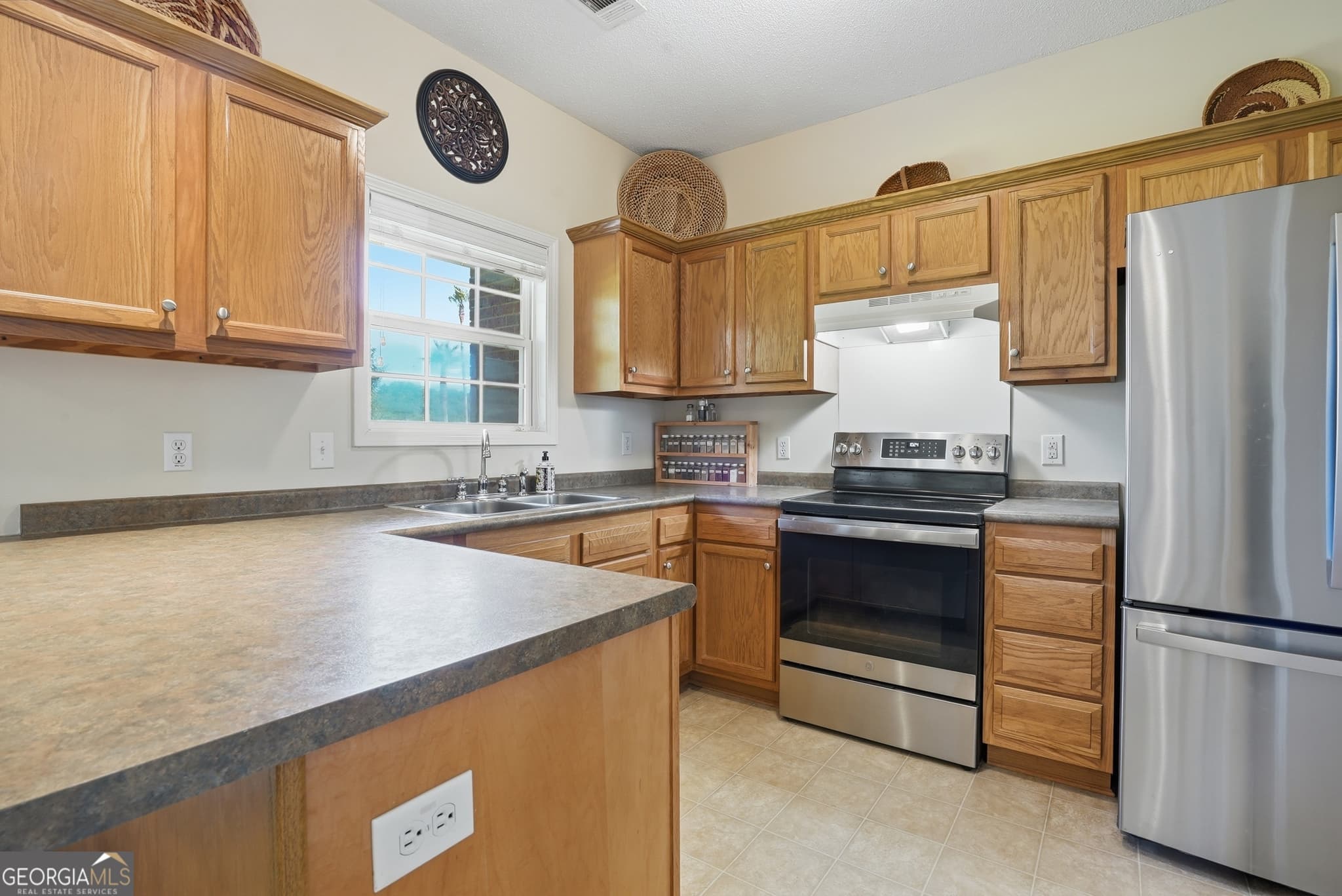 3 bedroom, 2 bathroom, 1,892 sq ft single family residence for sale at 402 Wrigley Field Drive, Guyton, GA 31312 — photo 7