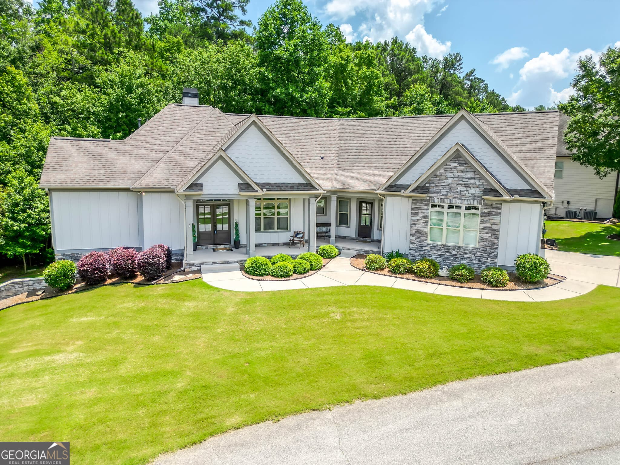 4 bedroom, 4.5 bathroom, 6,062 sq ft single family residence for sale at 415 Vanderbilt Parkway, Newnan, GA 30265 — photo 1 of 43