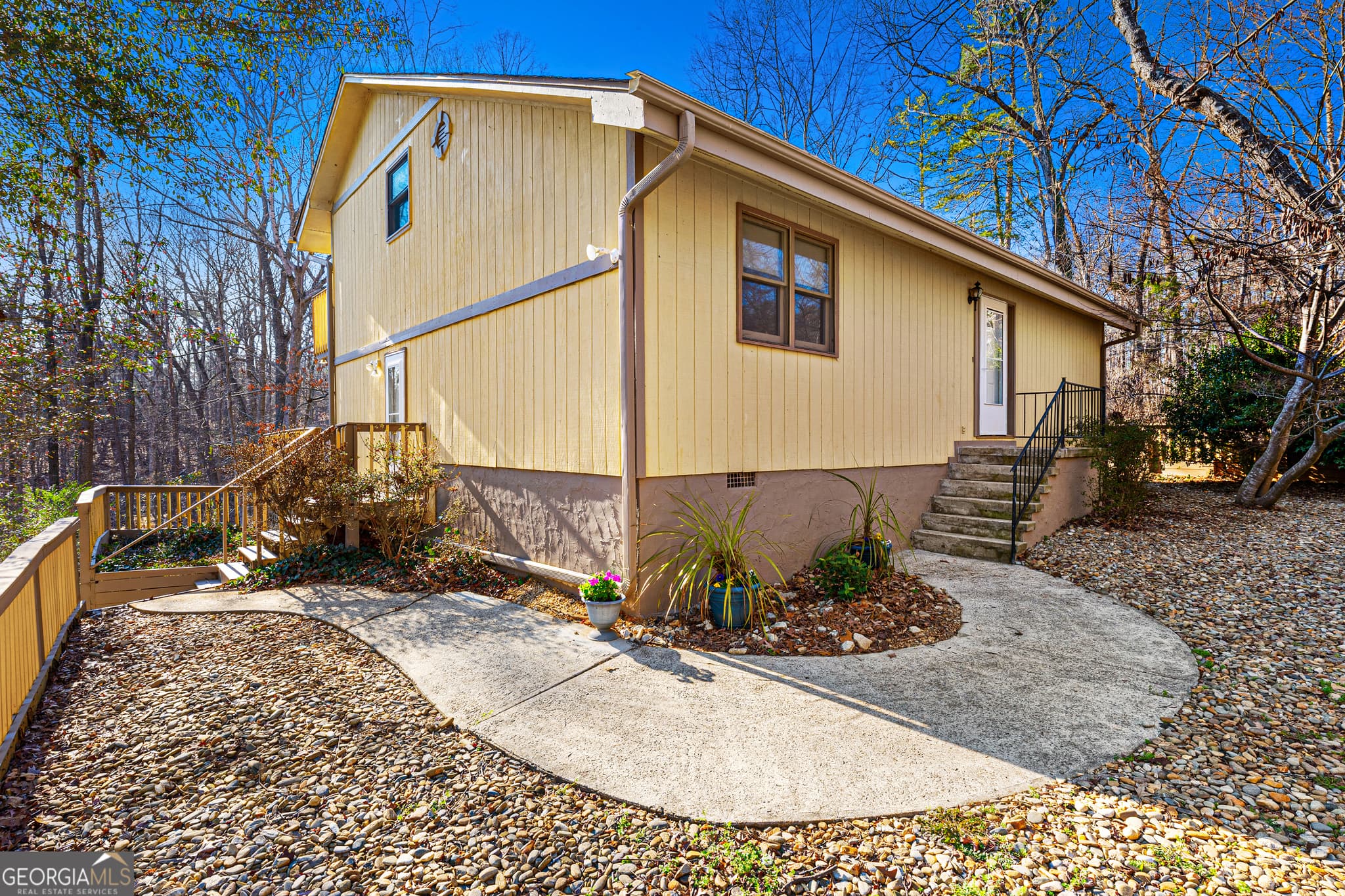 3 bedroom, 2 bathroom, 1,800 sq ft single family residence for sale at 251 Cherokee Drive, Fair Play, SC 29643 — photo 3