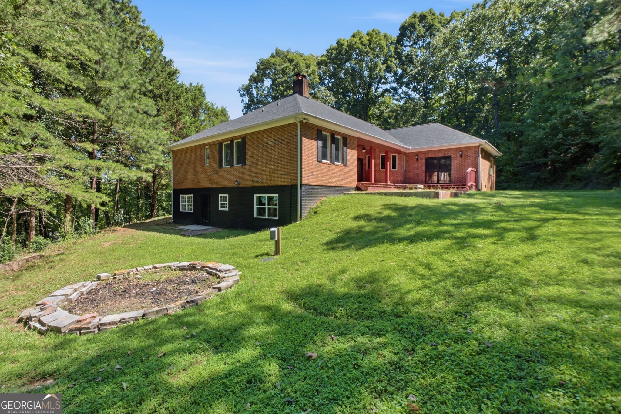 7 bedroom, 3.5 bathroom, 4,534 sq ft single family residence for sale at 502 Shire Court, Dalton, GA 30720 — photo 7