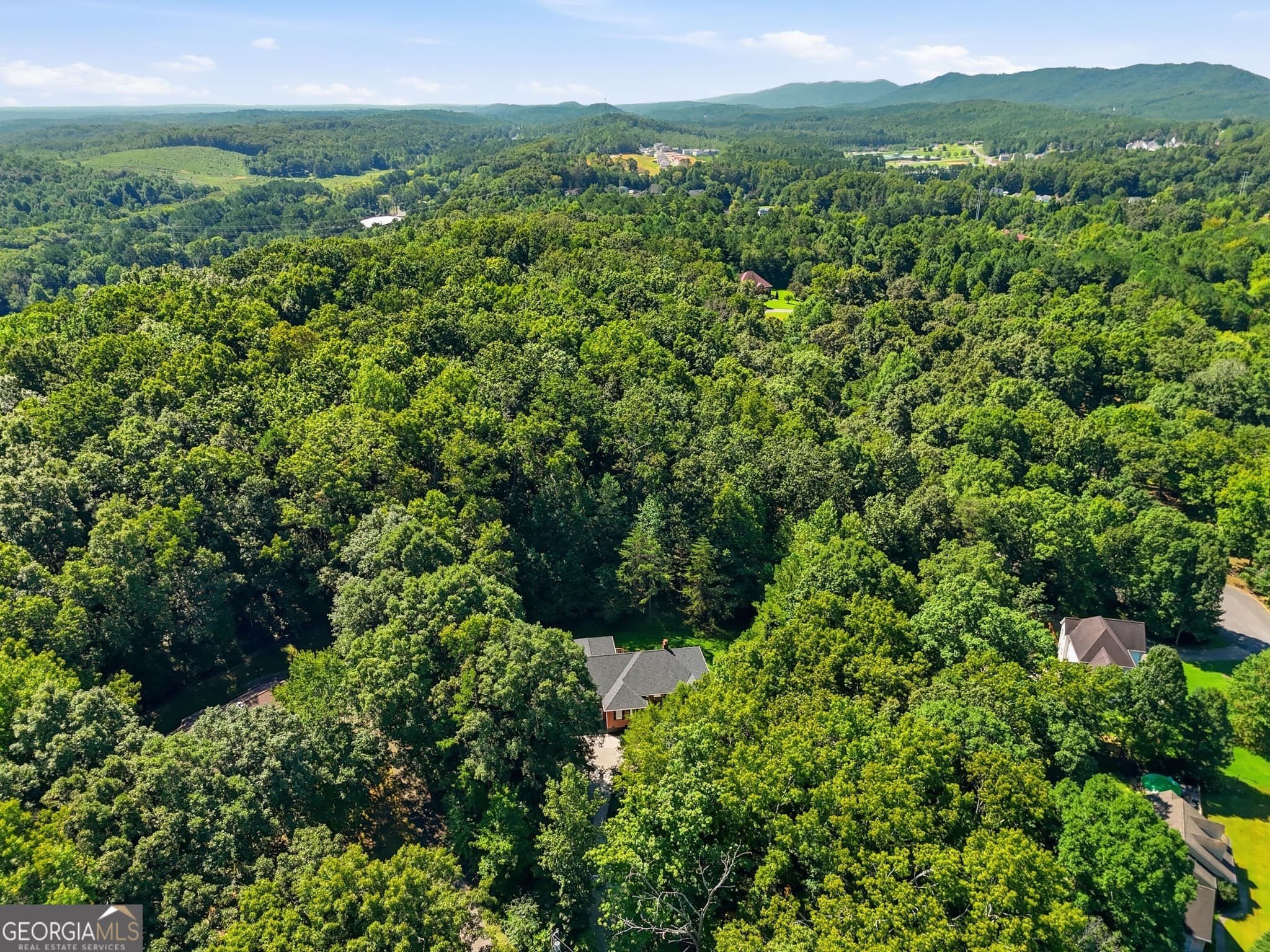 7 bedroom, 3.5 bathroom, 4,534 sq ft single family residence for sale at 502 Shire Court, Dalton, GA 30720 — photo 4