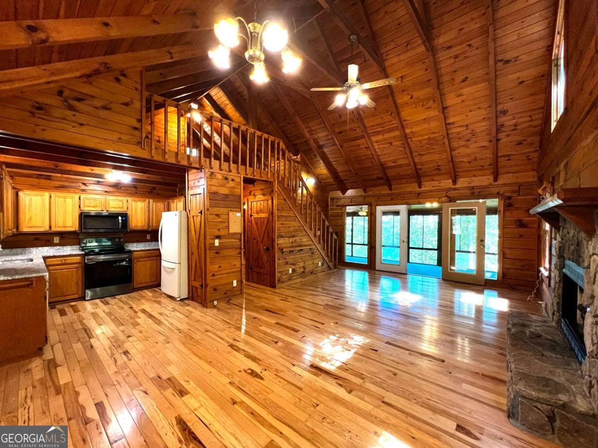 2 bedroom, 2.5 bathroom, 2,146 sq ft cabin,single family residence for sale at 187 Tiffany Lane, Mineral Bluff, GA 30559 — photo 7
