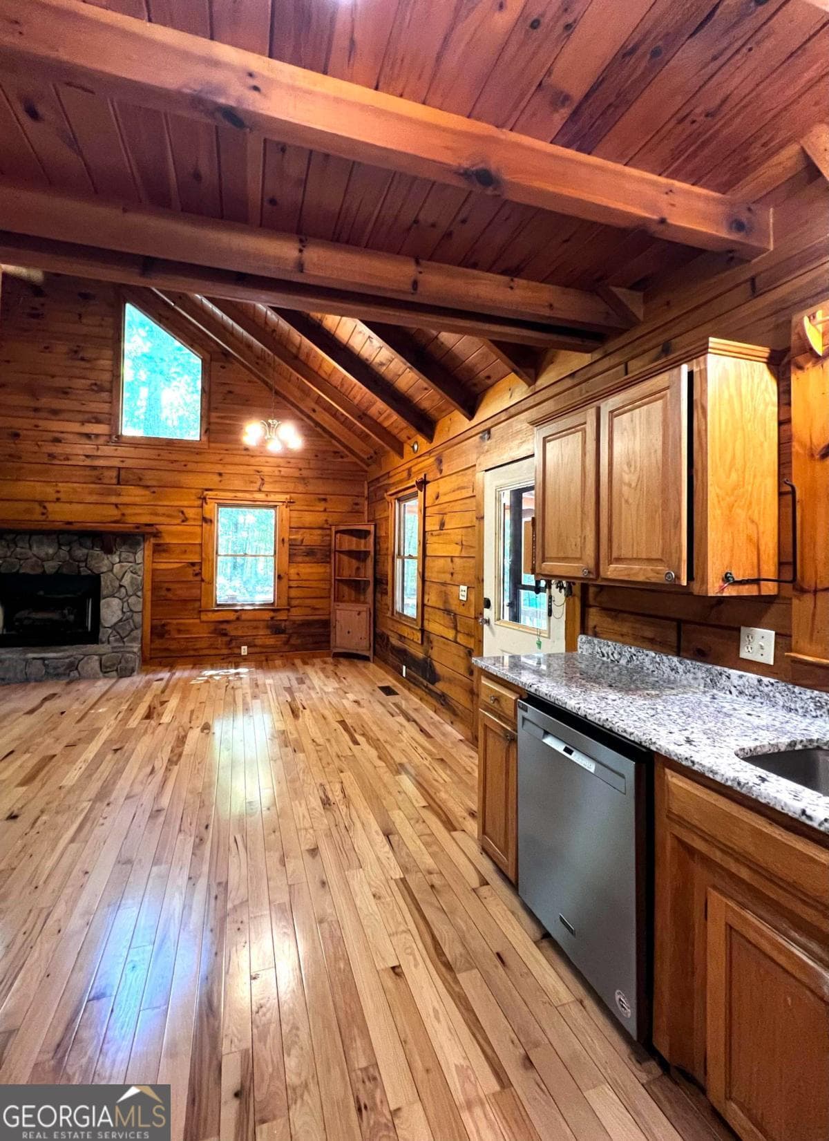 2 bedroom, 2.5 bathroom, 2,146 sq ft cabin,single family residence for sale at 187 Tiffany Lane, Mineral Bluff, GA 30559 — photo 5