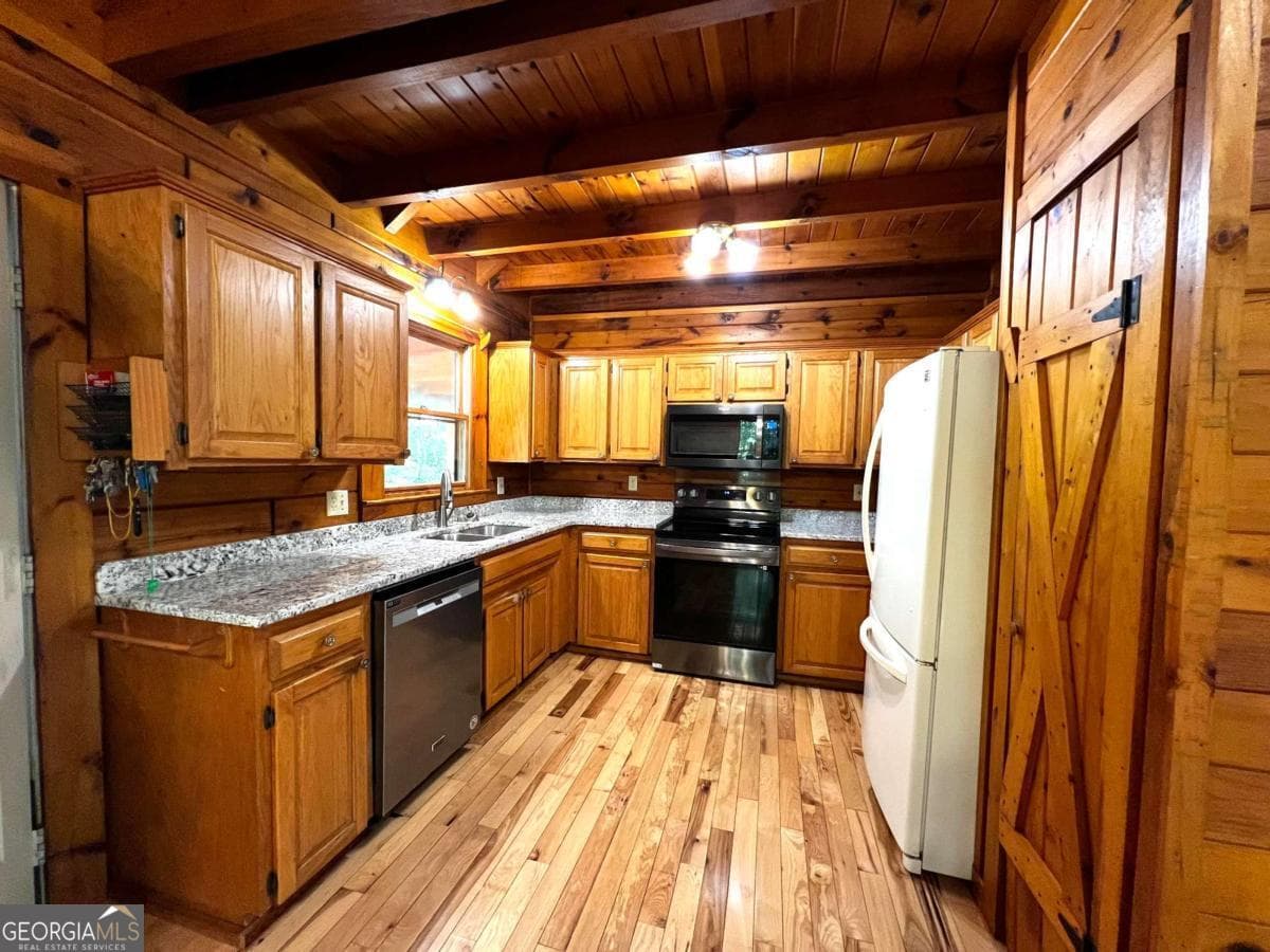 2 bedroom, 2.5 bathroom, 2,146 sq ft cabin,single family residence for sale at 187 Tiffany Lane, Mineral Bluff, GA 30559 — photo 4