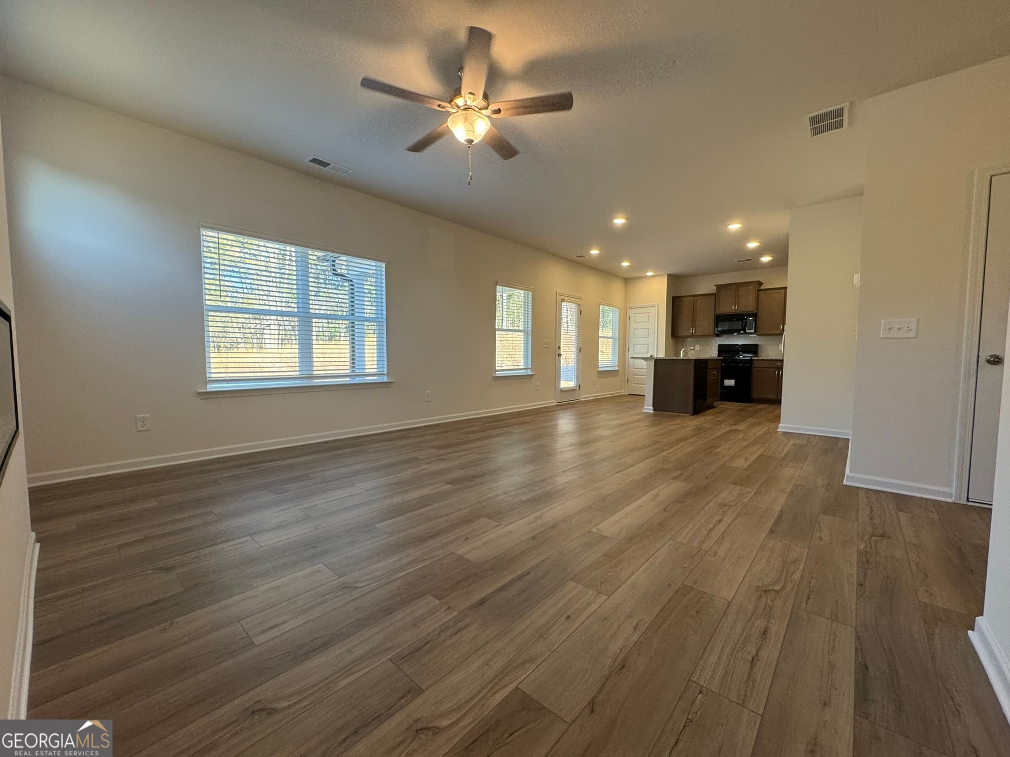 3 bedroom, 2.5 bathroom, 1,813 sq ft single family residence for rent at 190 Fair Oak Lane, Calhoun, GA 30701 for $1,995 a month — photo 7