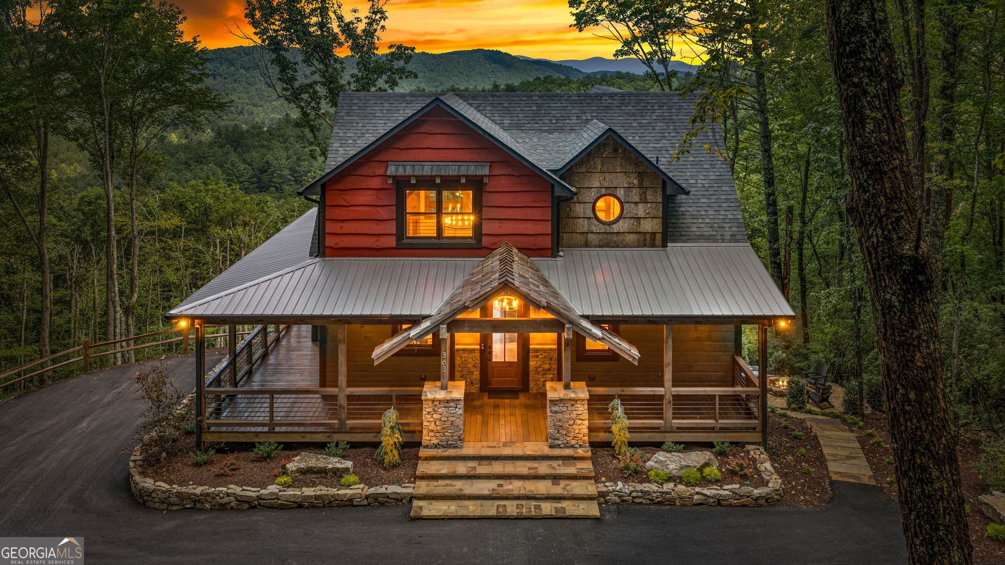 3 bedroom, 3.5 bathroom, 3,250 sq ft cabin,single family residence for sale at 363 Griffith Parkway, Blue Ridge, GA 30513 — photo 2