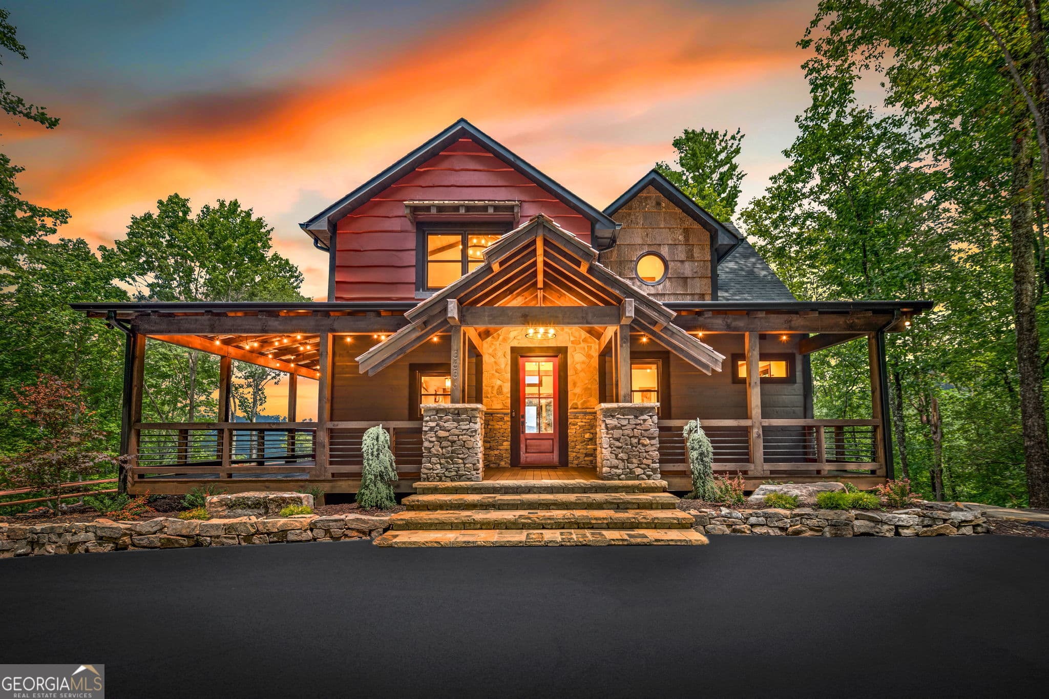 3 bedroom, 3.5 bathroom, 3,250 sq ft cabin,single family residence for sale at 363 Griffith Parkway, Blue Ridge, GA 30513 — photo 3