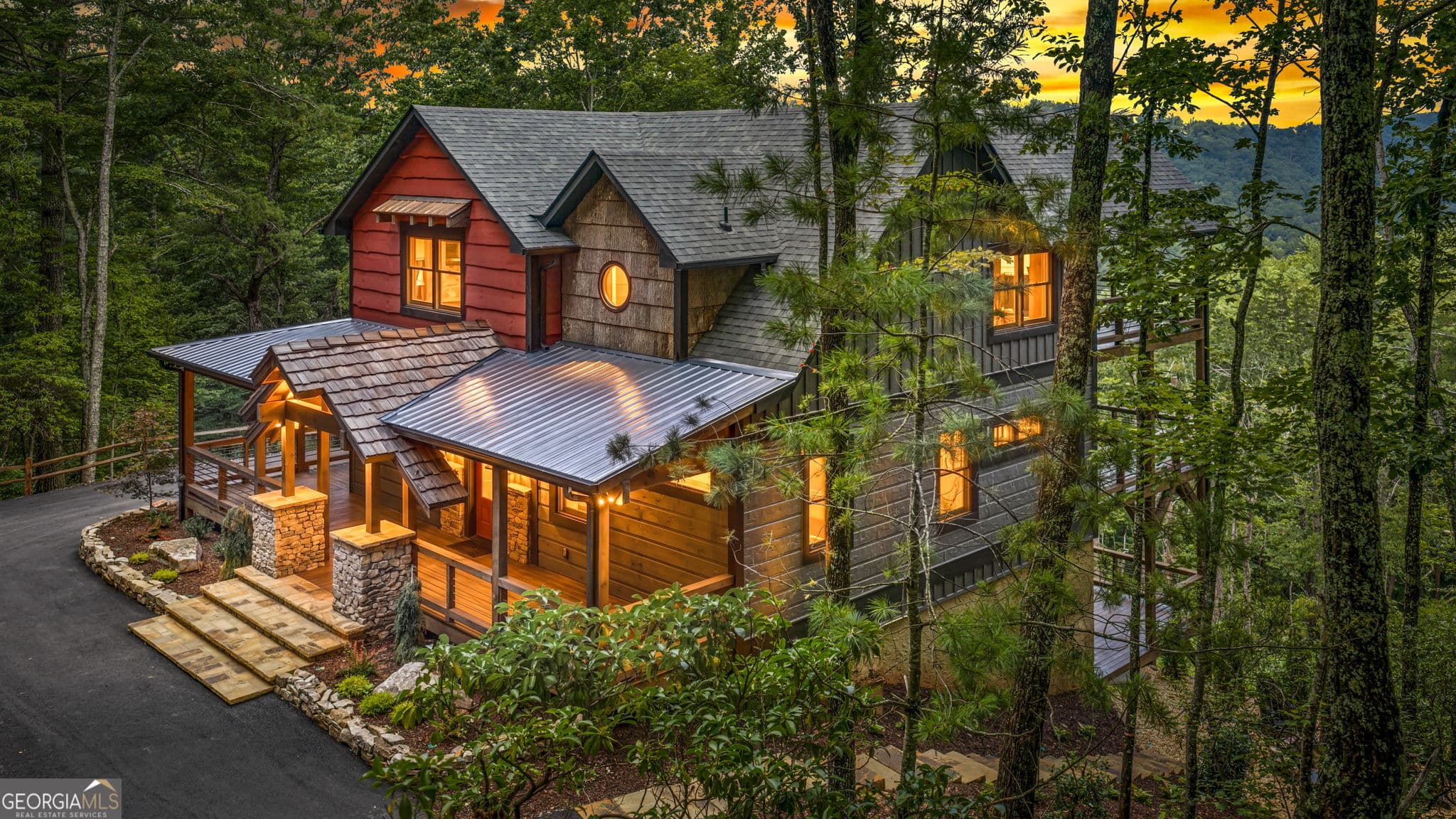 3 bedroom, 3.5 bathroom, 3,250 sq ft cabin,single family residence for sale at 363 Griffith Parkway, Blue Ridge, GA 30513 — photo 5