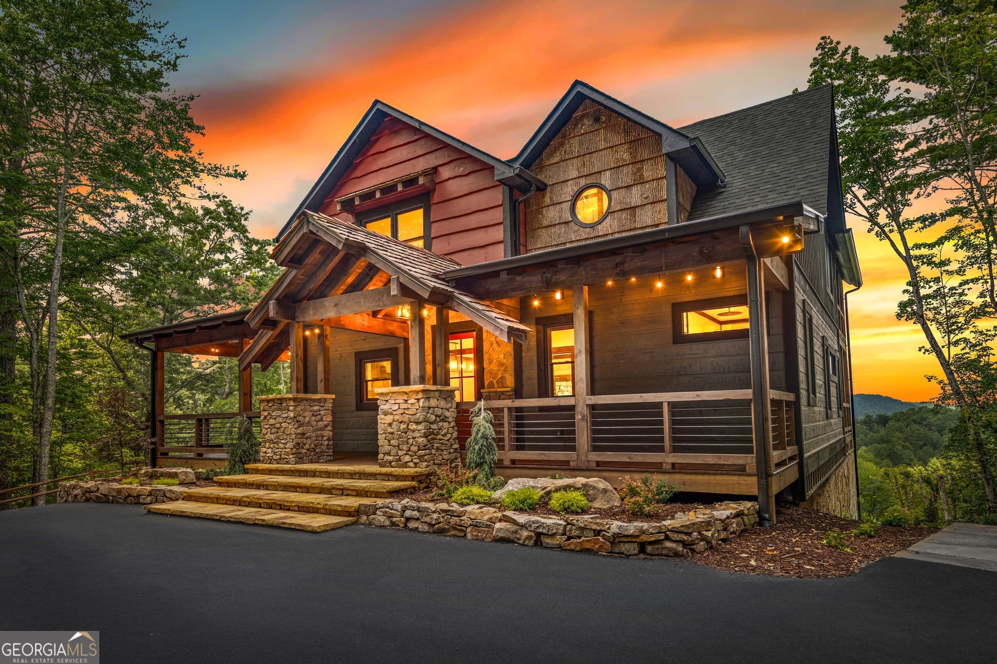 3 bedroom, 3.5 bathroom, 3,250 sq ft cabin,single family residence for sale at 363 Griffith Parkway, Blue Ridge, GA 30513 — photo 4