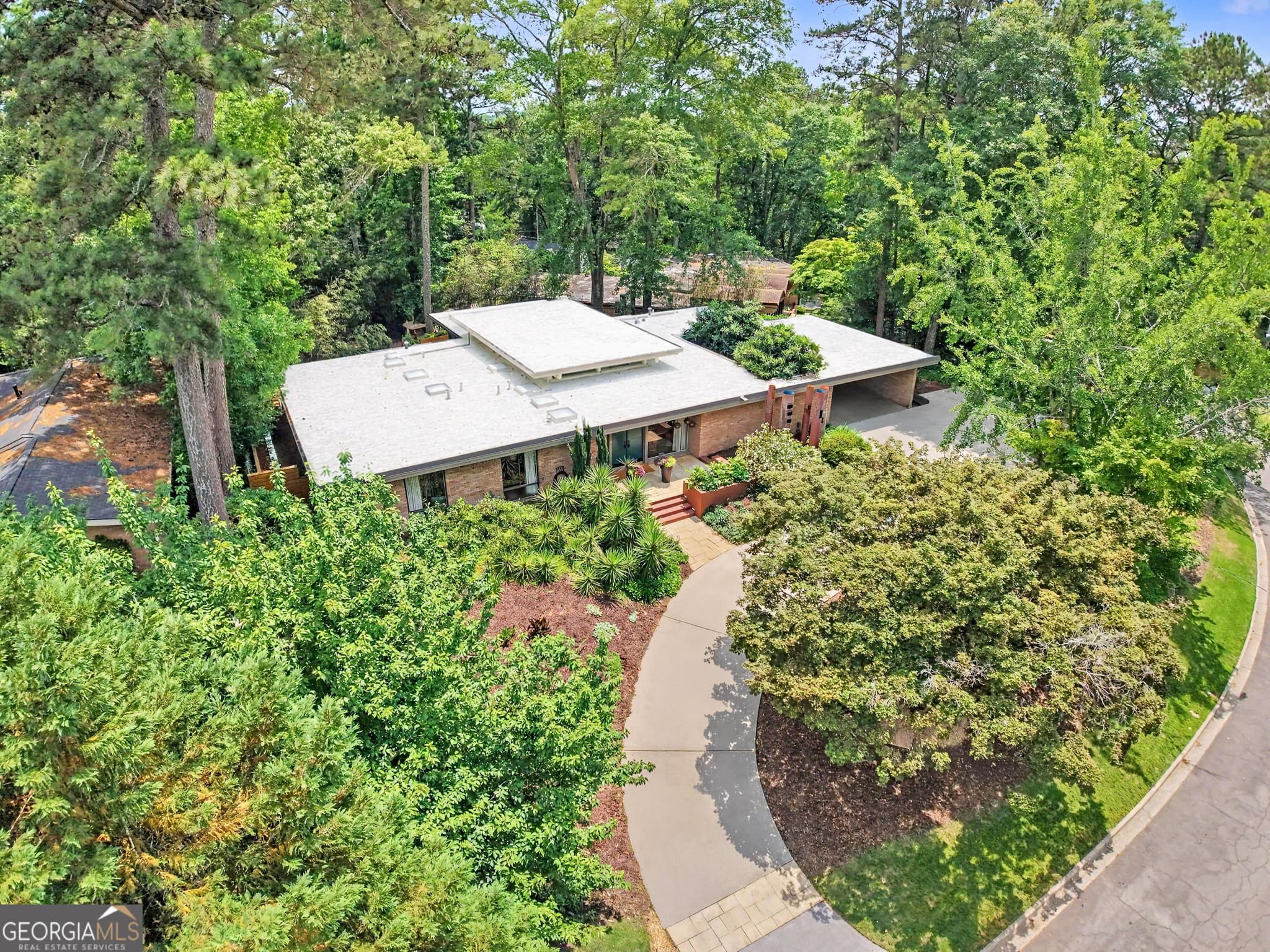 4 bedroom, 4.5 bathroom, 3,664 sq ft single family residence sold at 2793 Ridge Valley Road, Atlanta, GA 30327