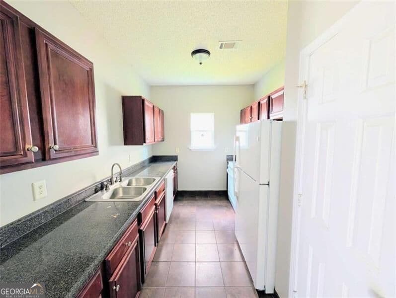 4 bedroom, 2.5 bathroom, 1,844 sq ft single family residence for rent at 7760 Newbury Drive, Jonesboro, GA 30236 for $1,950 a month — photo 5