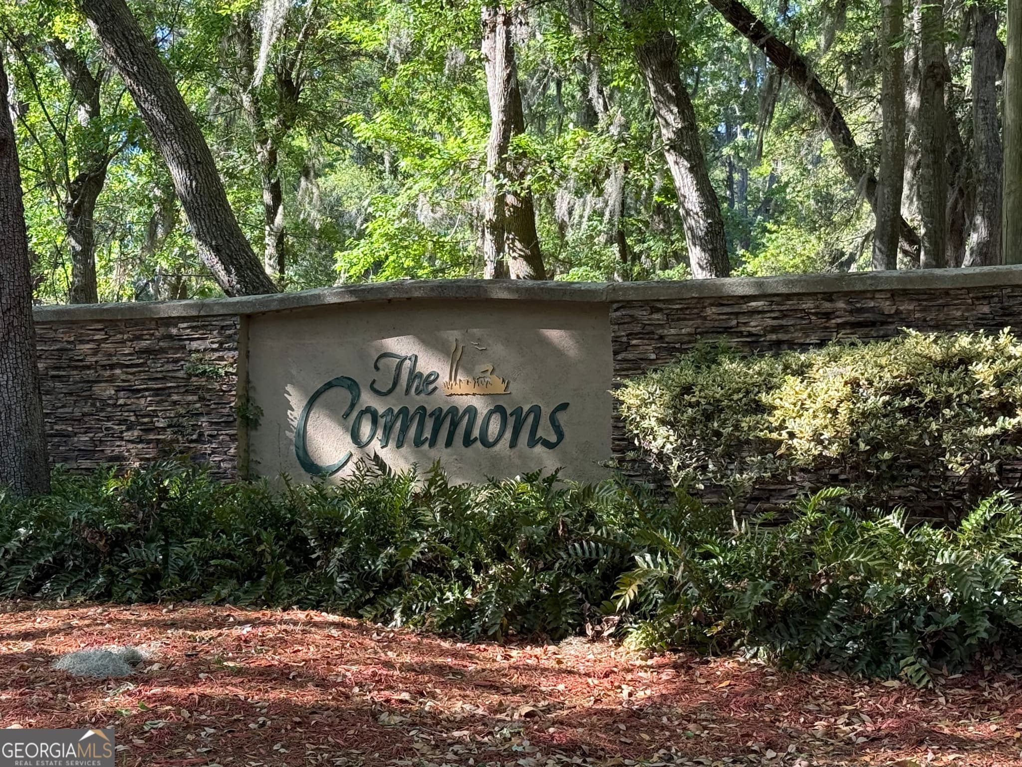 2 bedroom, 2 bathroom, 900 sq ft condominium for sale at 401 N Cromwell Road T6, Savannah, GA 31410 — photo 3