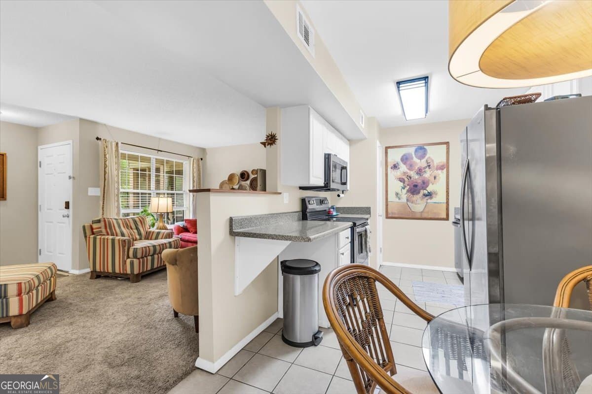 2 bedroom, 2 bathroom, 900 sq ft condominium for sale at 401 N Cromwell Road T6, Savannah, GA 31410 — photo 9