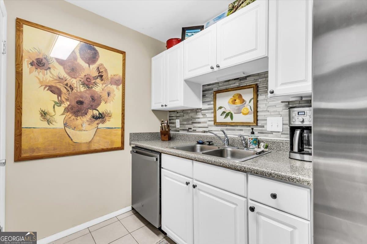 2 bedroom, 2 bathroom, 900 sq ft condominium for sale at 401 N Cromwell Road T6, Savannah, GA 31410 — photo 10