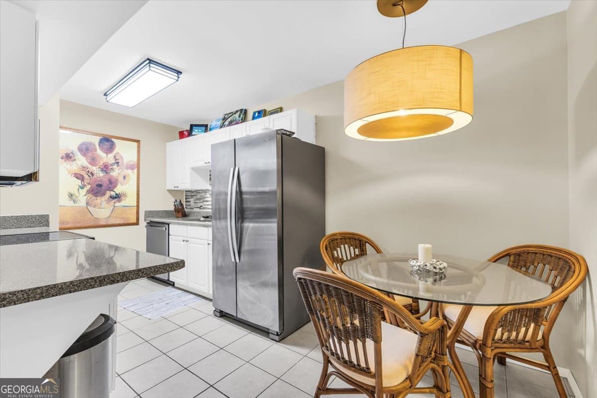 2 bedroom, 2 bathroom, 900 sq ft condominium for sale at 401 N Cromwell Road T6, Savannah, GA 31410 — photo 8