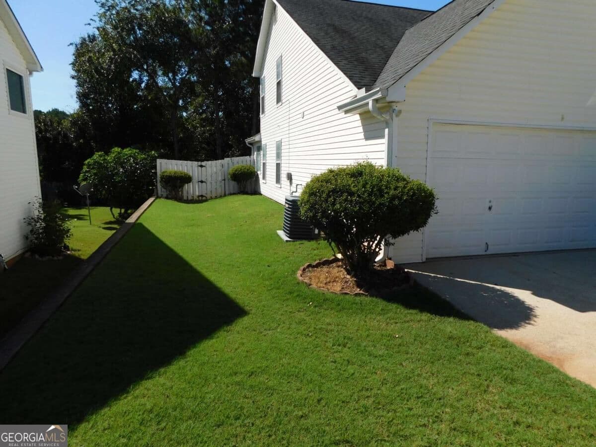 3 bedroom, 2.5 bathroom, 1,755 sq ft single family residence for sale at 214 Summer Hill Circle, Stockbridge, GA 30281 — photo 3