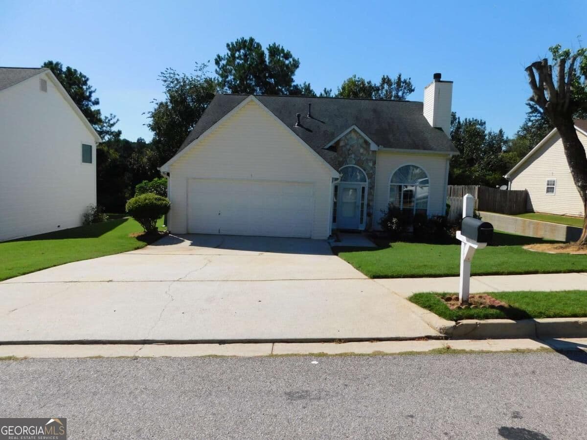 3 bedroom, 2.5 bathroom, 1,755 sq ft single family residence for sale at 214 Summer Hill Circle, Stockbridge, GA 30281