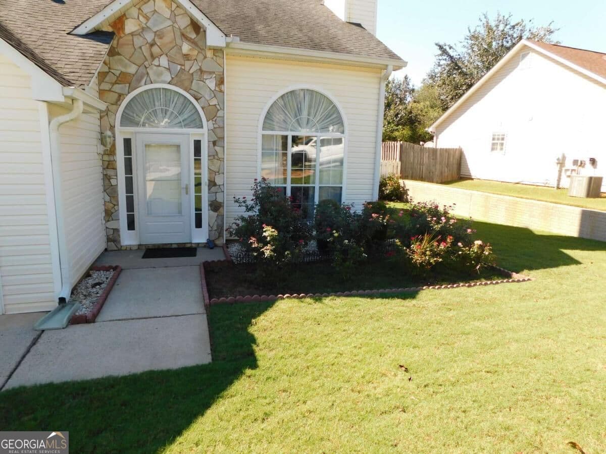 3 bedroom, 2.5 bathroom, 1,755 sq ft single family residence for sale at 214 Summer Hill Circle, Stockbridge, GA 30281 — photo 4