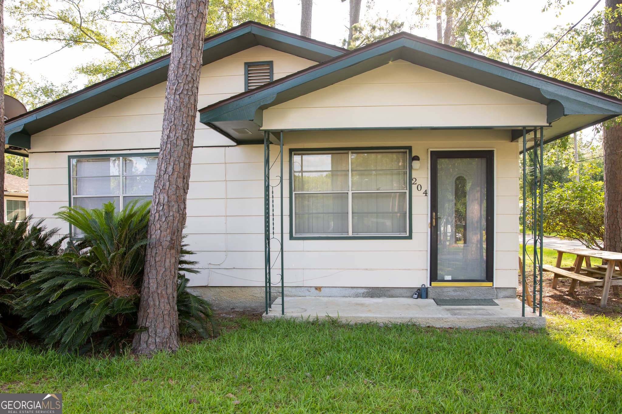 3 bedroom, 1.5 bathroom single family residence sold at 204 Davis Street, Thomasville, GA 31792