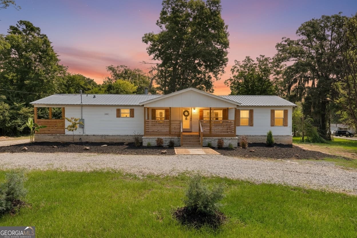 3 bedroom, 2 bathroom, 1,680 sq ft single family residence for sale at 200 3rd Avenue, Bonaire, GA 31005 — photo 2
