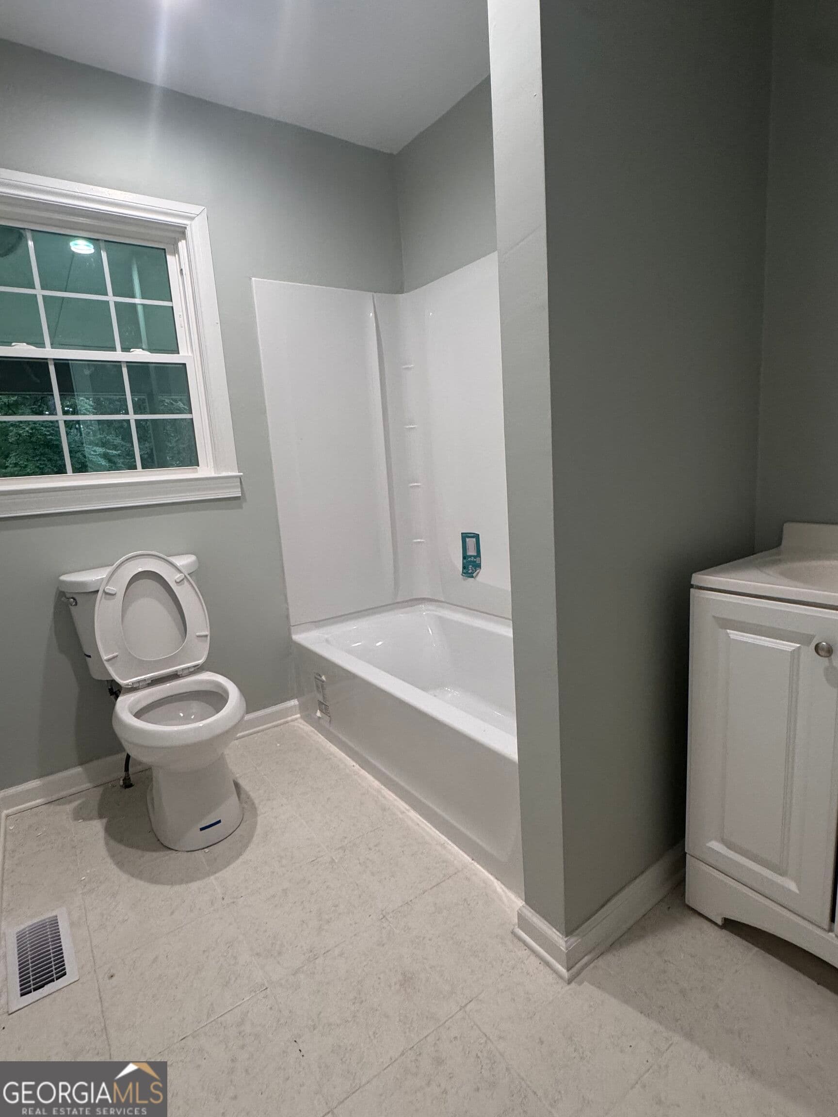3 bedroom, 2 bathroom, 1,837 sq ft single family residence for sale at 2934 Union Grove Road, Conyers, GA 30012 — photo 8
