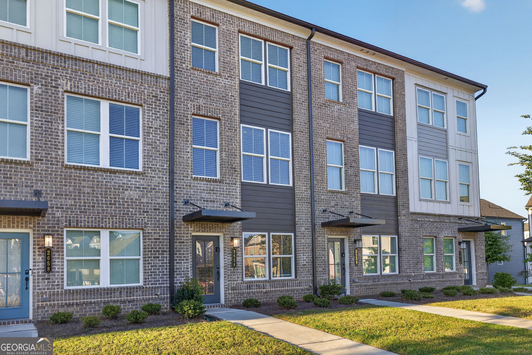 2 bedroom, 2.5 bathroom loft,townhouse for sale at 2656 Brookview Lane, Atlanta, GA 30318
