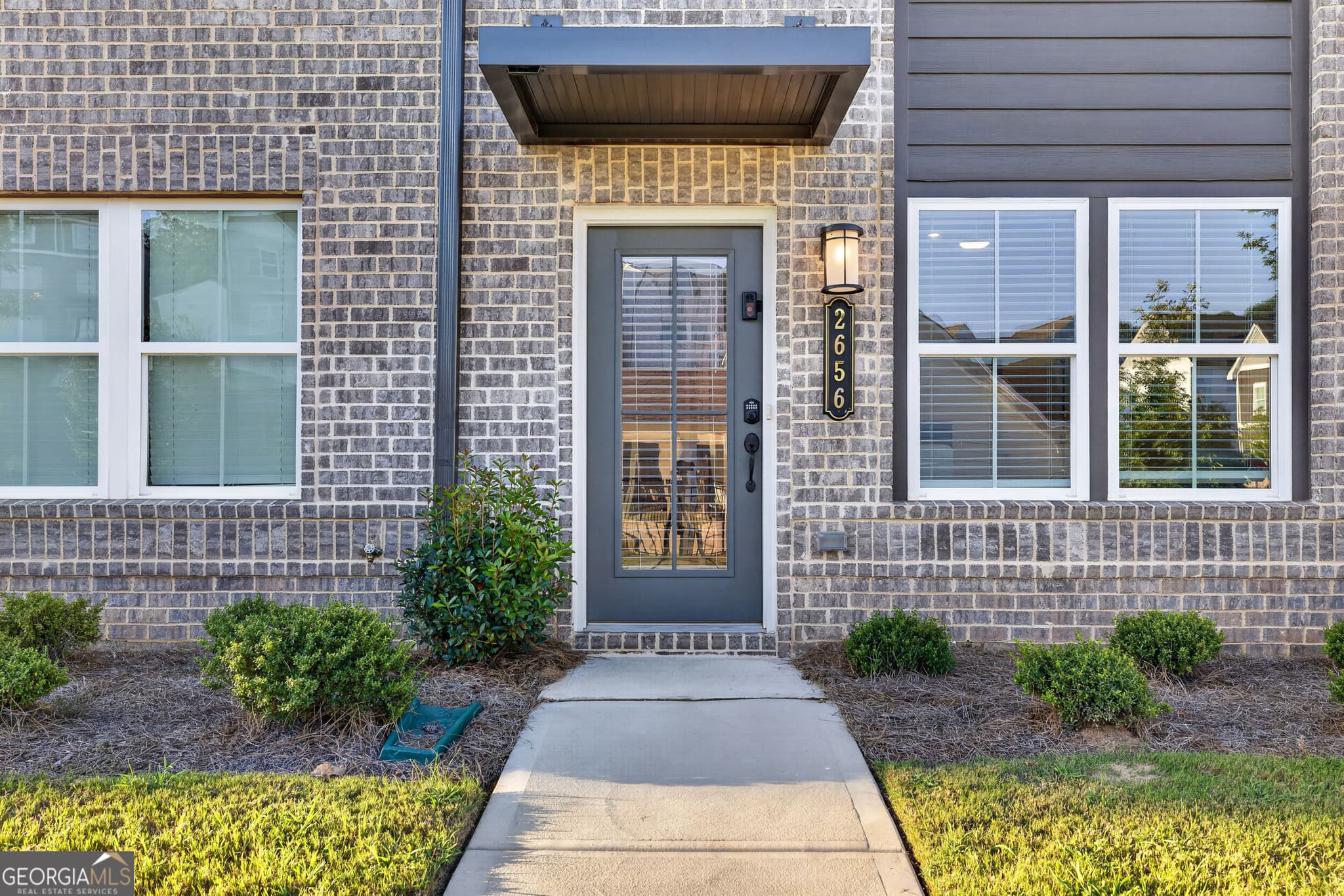 2 bedroom, 2.5 bathroom loft,townhouse for sale at 2656 Brookview Lane, Atlanta, GA 30318 — photo 5