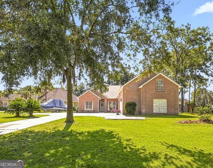 4 bedroom, 3 bathroom, 2,572 sq ft single family residence for sale at 118 Regal Road, Brunswick, GA 31523 — photo 2