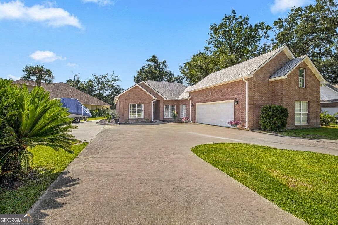 4 bedroom, 3 bathroom, 2,572 sq ft single family residence for sale at 118 Regal Road, Brunswick, GA 31523 — photo 1 of 51