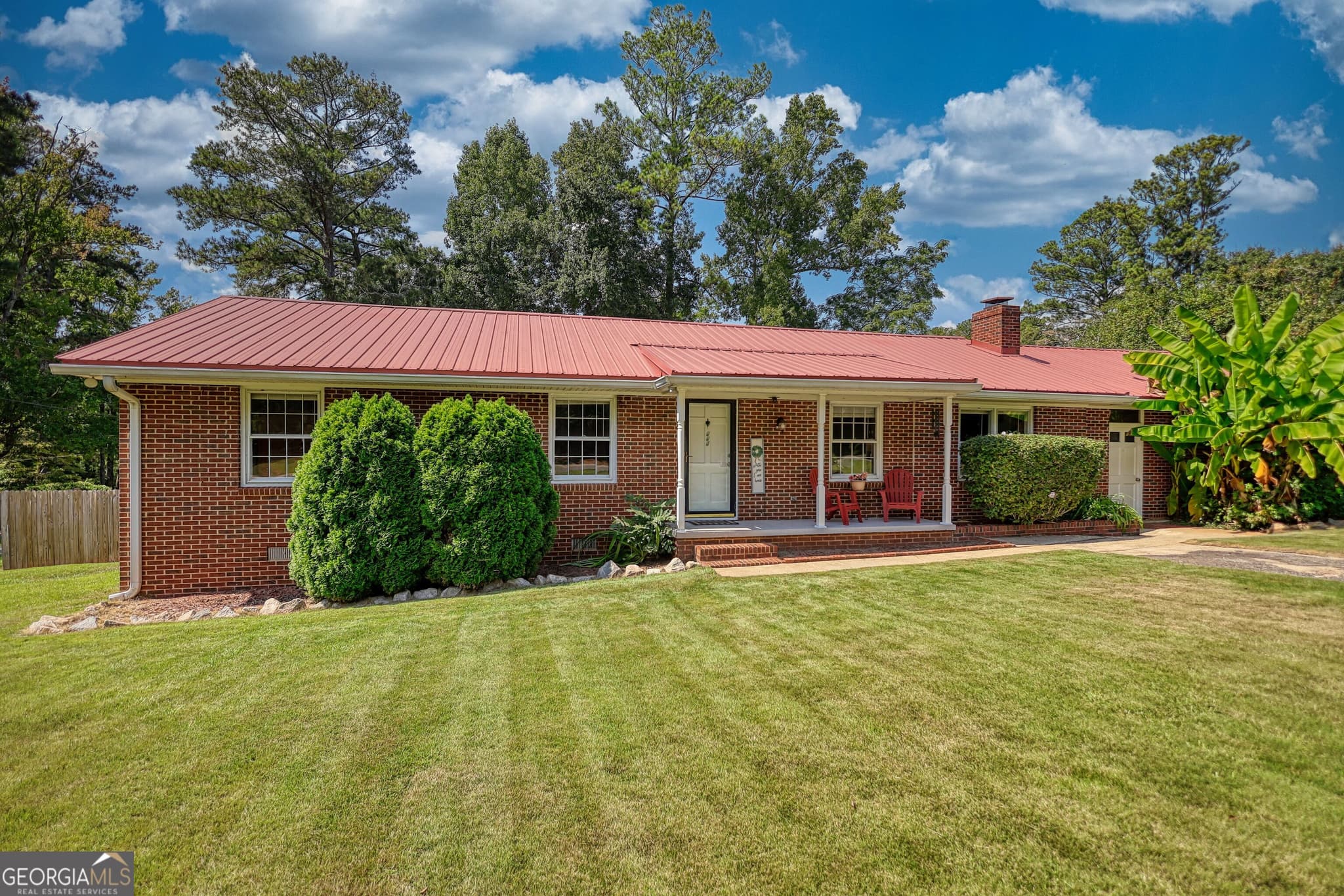 4 bedroom, 1.5 bathroom, 1,978 sq ft single family residence for sale at 805 S West Street, Greensboro, GA 30642 — photo 2