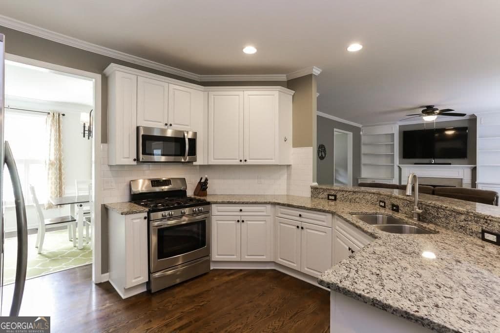 6 bedroom, 3.5 bathroom, 4,560 sq ft single family residence for rent at 3119 Swallow Drive, Marietta, GA 30066 for $3,600 a month — photo 3
