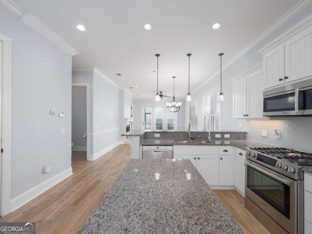 3 bedroom, 3.5 bathroom, 1,832 sq ft townhouse for sale at 260 Turtle Track Lane, Jekyll Island, GA 31527 — photo 9