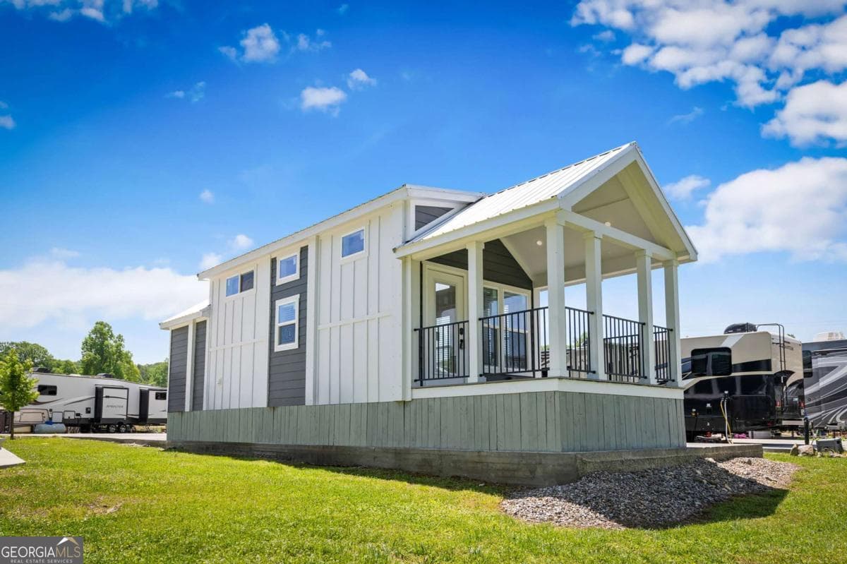 1 bedroom, 1 bathroom, 474 sq ft manufactured home,single family residence for sale at 122 Mountain Meadows Drive 122, Morganton, GA 30560 — photo 2