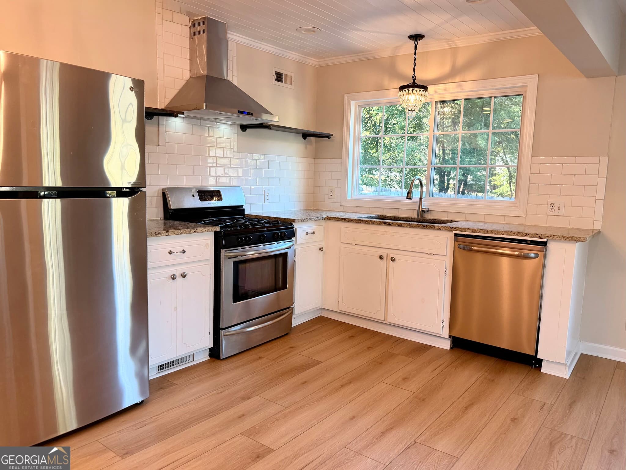 2 bedroom, 1 bathroom, 975 sq ft single family residence for sale at 199 Bishop Drive, Marietta, GA 30060 — photo 9