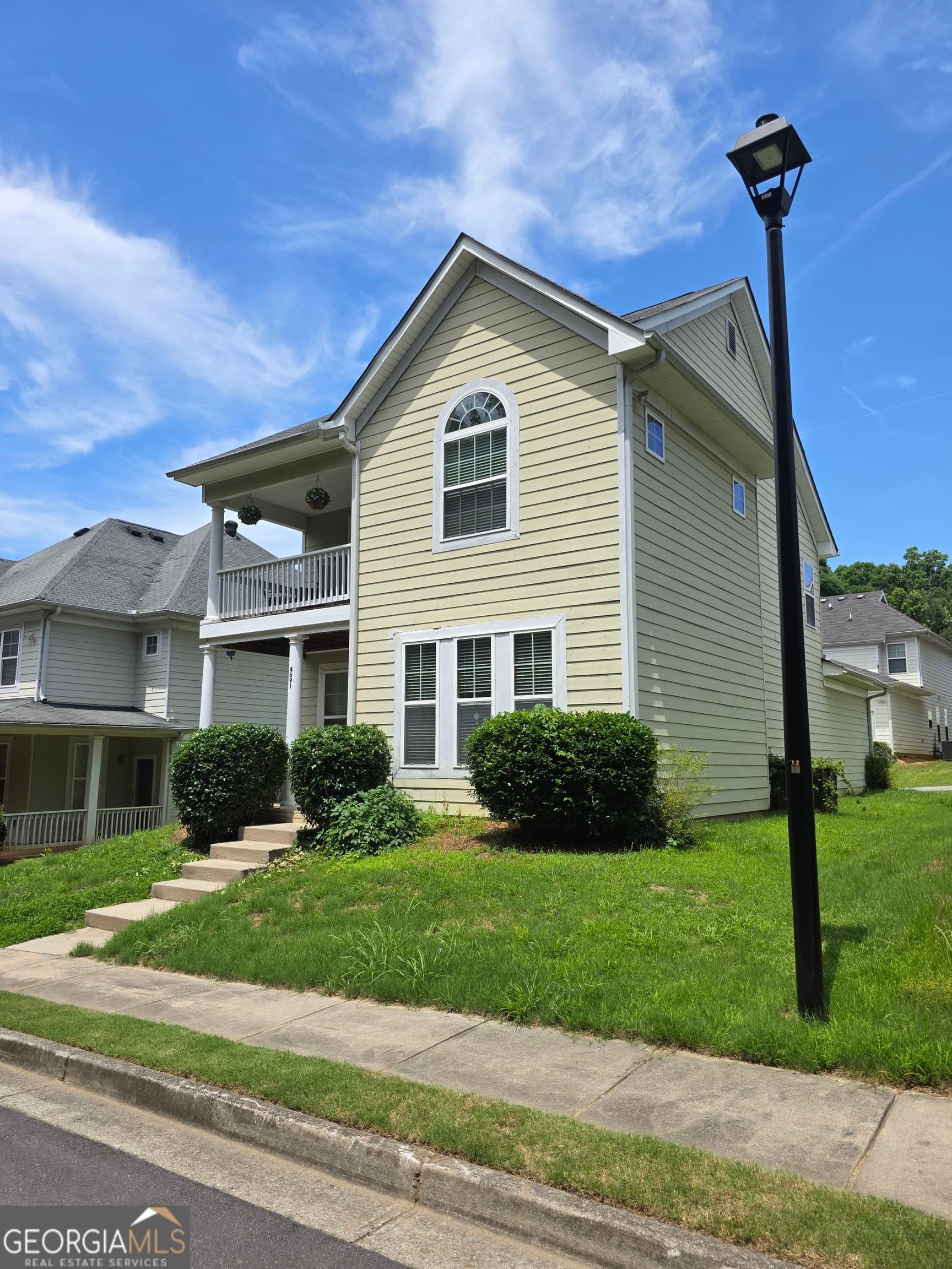 3 bedroom, 2.5 bathroom, 1,821 sq ft single family residence for rent at 4691 Highpoint Lane, Atlanta, GA 30349 for $2,225 a month — photo 3