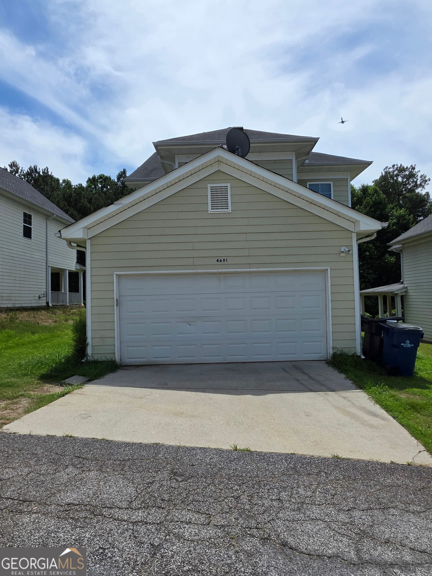 3 bedroom, 2.5 bathroom, 1,821 sq ft single family residence for rent at 4691 Highpoint Lane, Atlanta, GA 30349 for $2,225 a month — photo 4