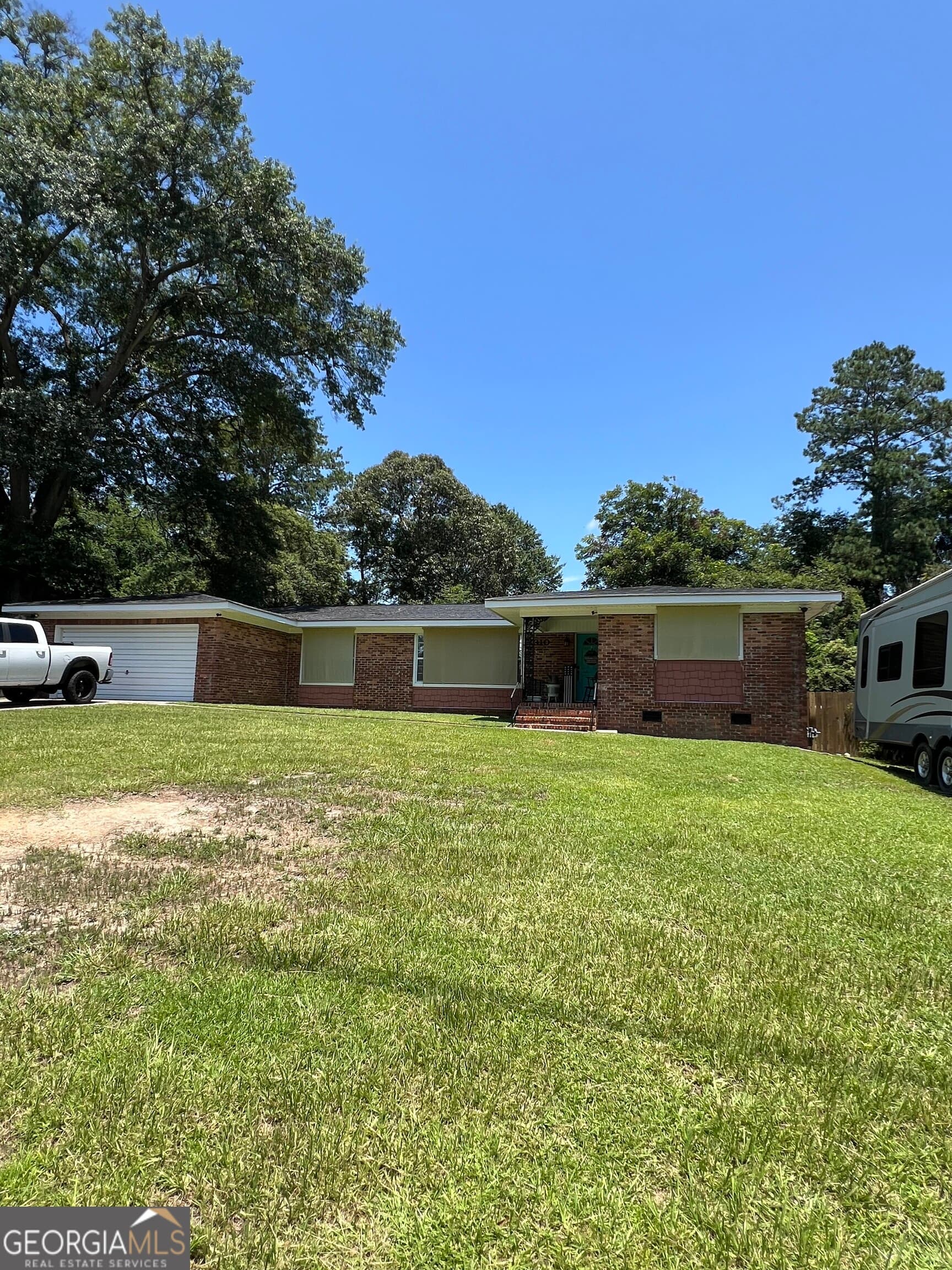 3 bedroom, 2 bathroom, 2,325 sq ft single family residence for sale at 310 Forest Hill Drive, Warner Robins, GA 31088 — photo 3