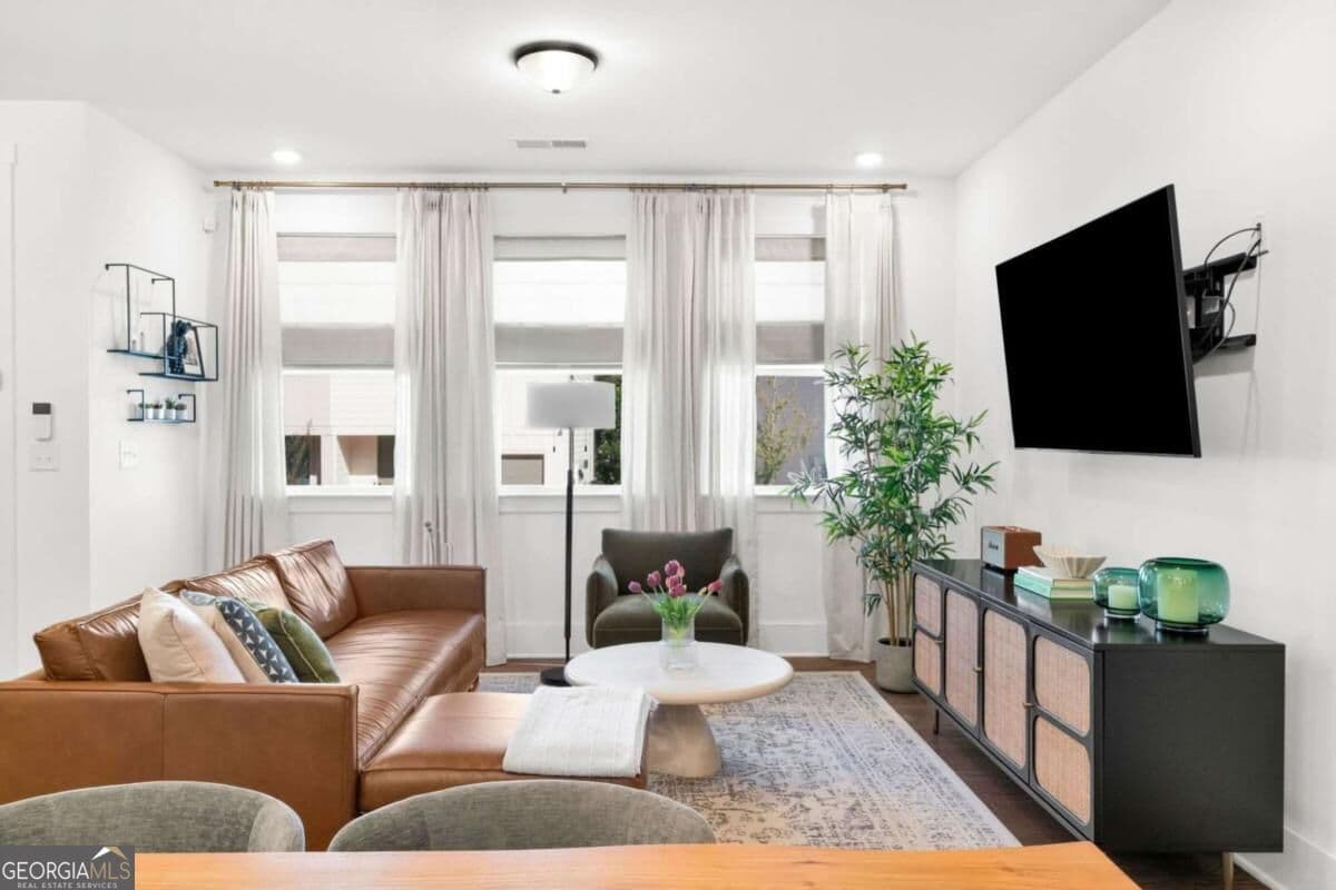 3 bedroom, 2.5 bathroom, 1,584 sq ft townhouse for sale at 1492 Pinedale Crest, Atlanta, GA 30318 — photo 6