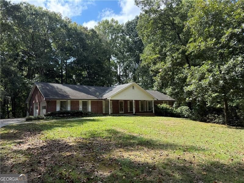 3 bedroom, 2.5 bathroom single family residence for rent at 2945 Alan Drive, Marietta, GA 30064 for $2,400 a month — photo 2