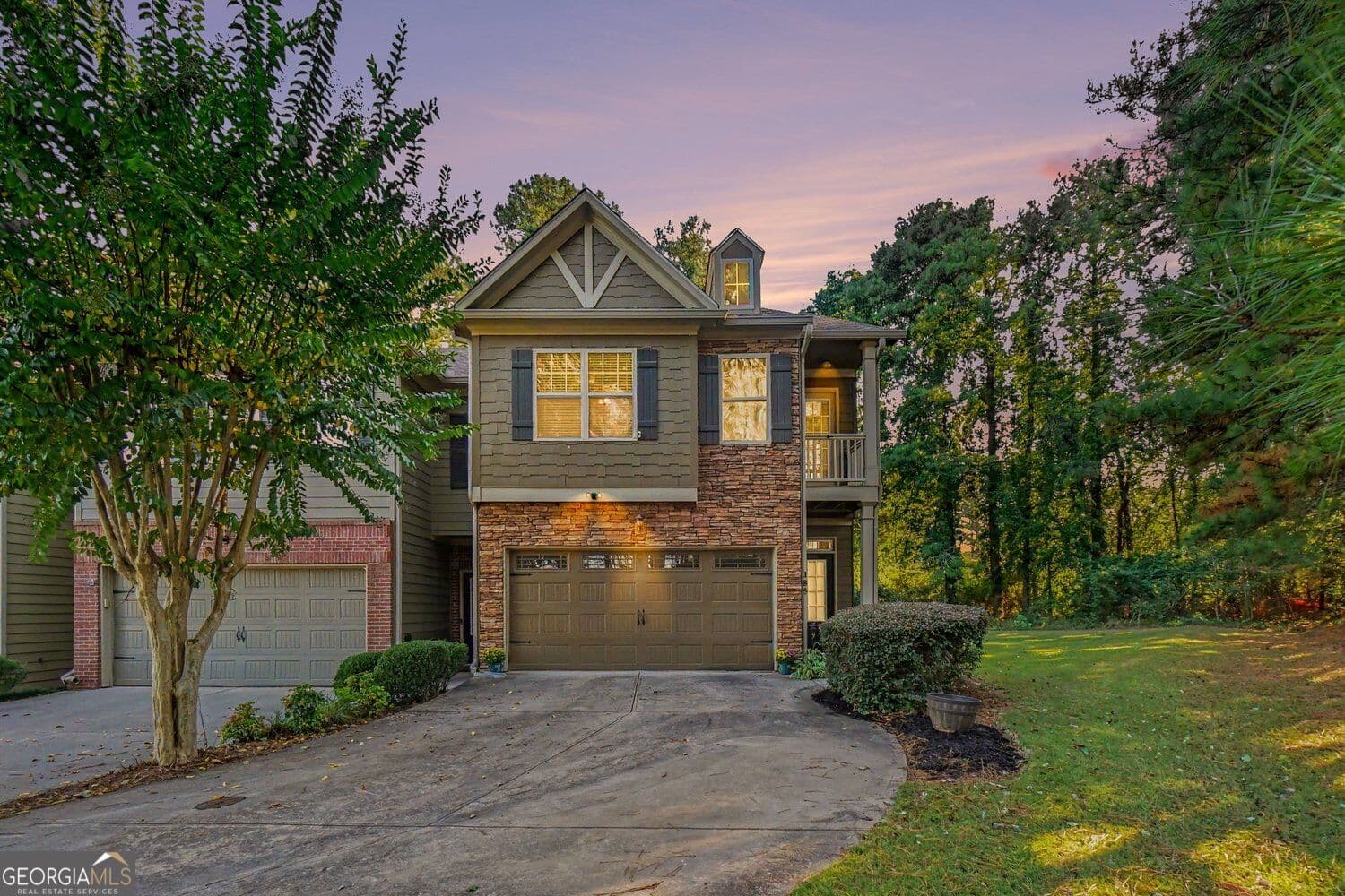3 bedroom, 2.5 bathroom, 1,776 sq ft townhouse for sale at 185 Sunset Lane, Woodstock, GA 30189 — photo 2